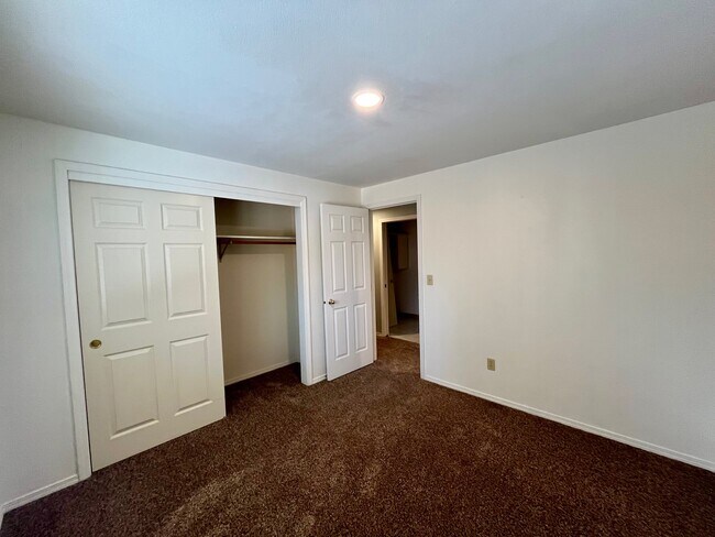 Building Photo - 10627 W Richey Dr