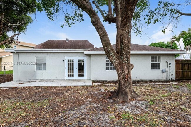 Building Photo - 3637 Ave Montresor