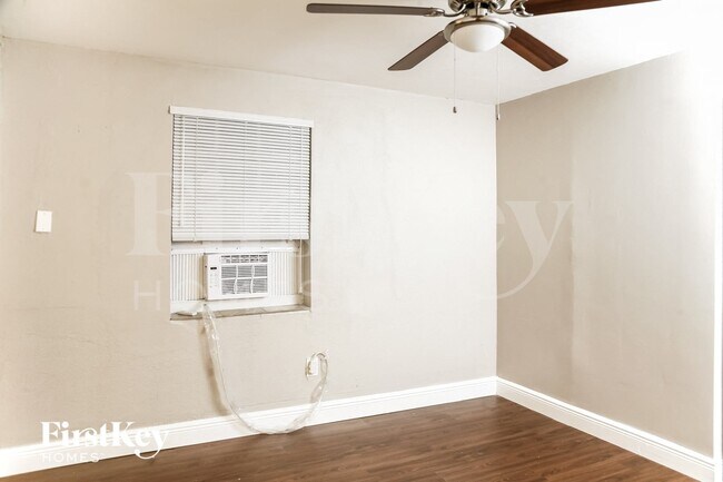 Building Photo - 9880 Martinique Dr