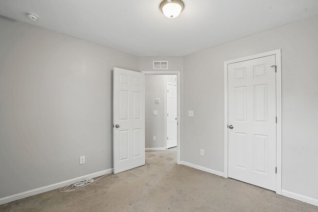 Building Photo - AVAILABLE-GREAT HOME IN THE HEART OF RALEI...