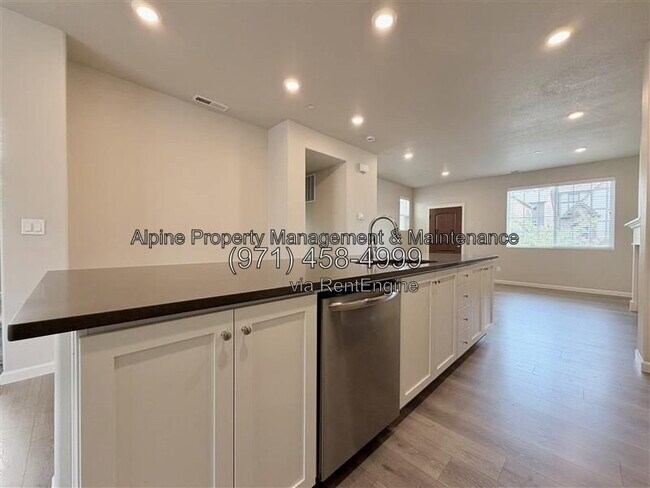 Building Photo - 14229 SW 169th Ave