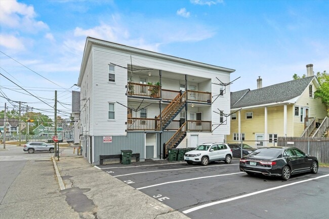 Building Photo - 264 Bridge St