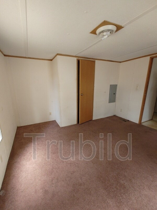 Building Photo - 932 Country Club Dr