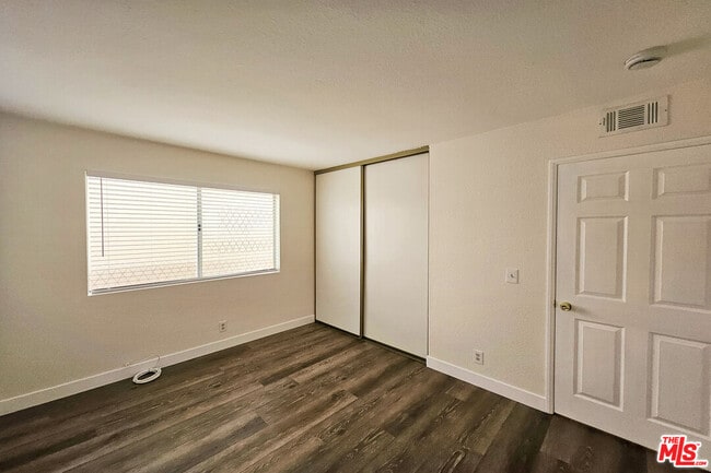 Building Photo - 7556 Thousand Oaks Dr