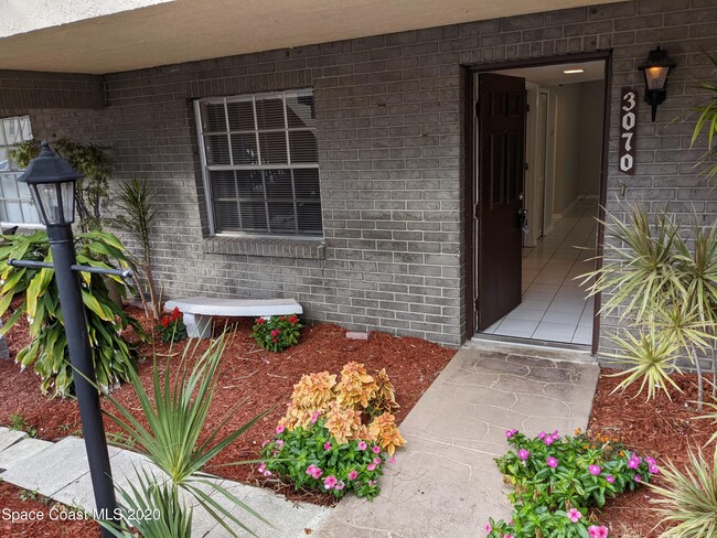 Primary Photo - 3070 Sir Hamilton Cir