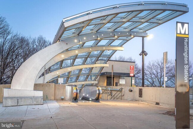 Building Photo - 2612 Fort Farnsworth Rd