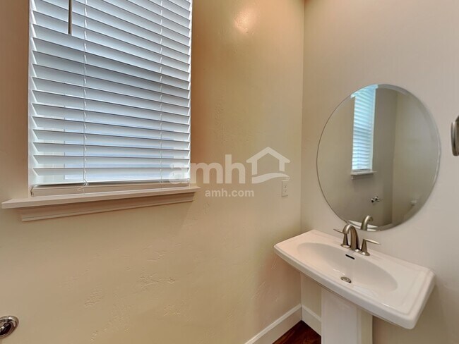 Building Photo - 2360 S Wild Horse Way