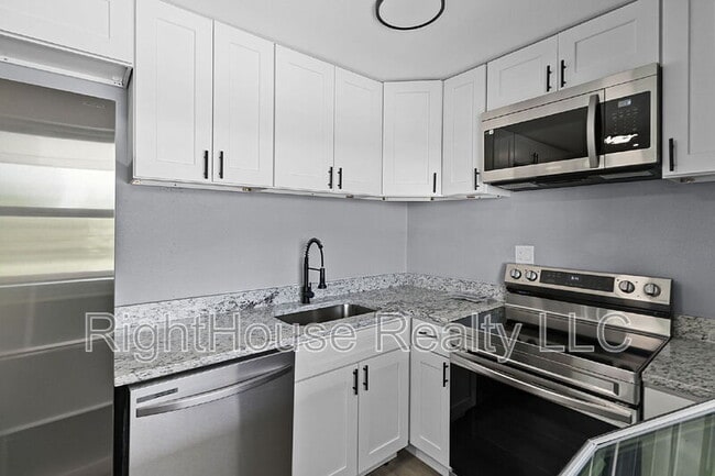 Building Photo - 315 Bayview St