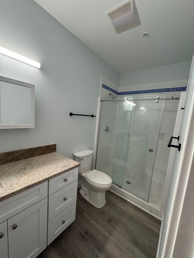 Building Photo - Newly Renovated 1-Bedroom/1-Bathroom/Den A...