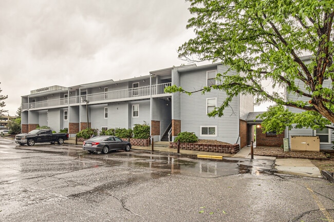 Building Photo - 7665 E Eastman Ave