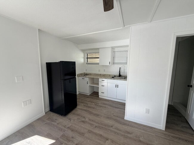 Building Photo - 4042 Boulder Dr