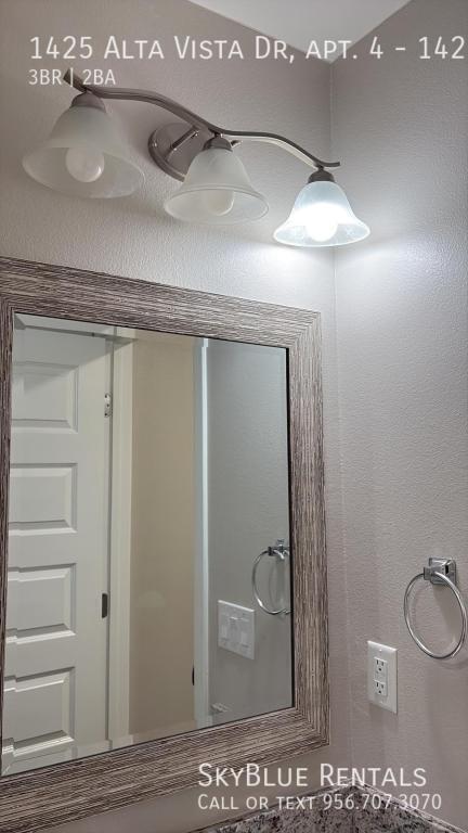 Building Photo - 1425 Alta Vista Dr