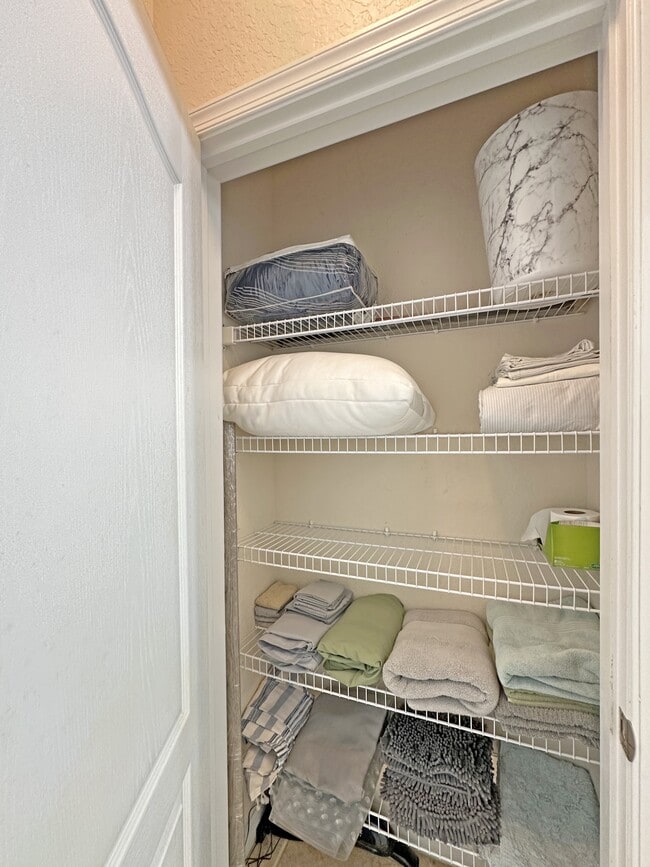 Building Photo - 160 SW Peacock Blvd