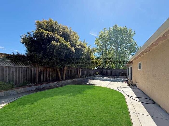 Building Photo - 3056 Stonehenge Rd