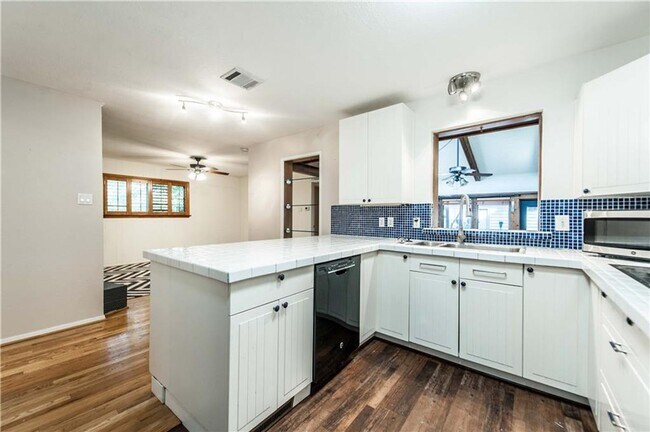 Building Photo - Updated White Rock Lake Area Duplex