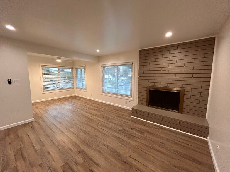 Building Photo - 701 S Osage Ave