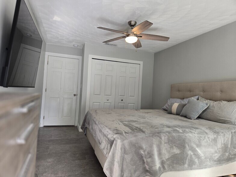 Building Photo - 1634 NE 4th Pl