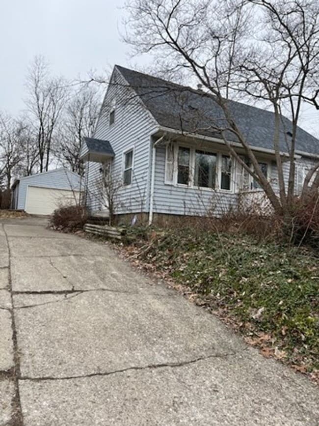 Building Photo - 908 Kennebec Ave