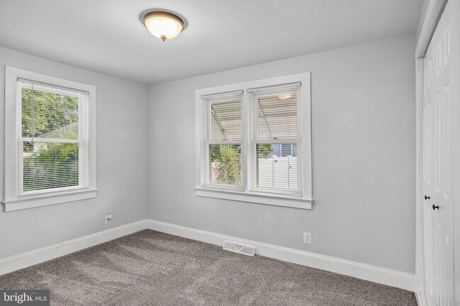 Building Photo - 505 Hazel Ave