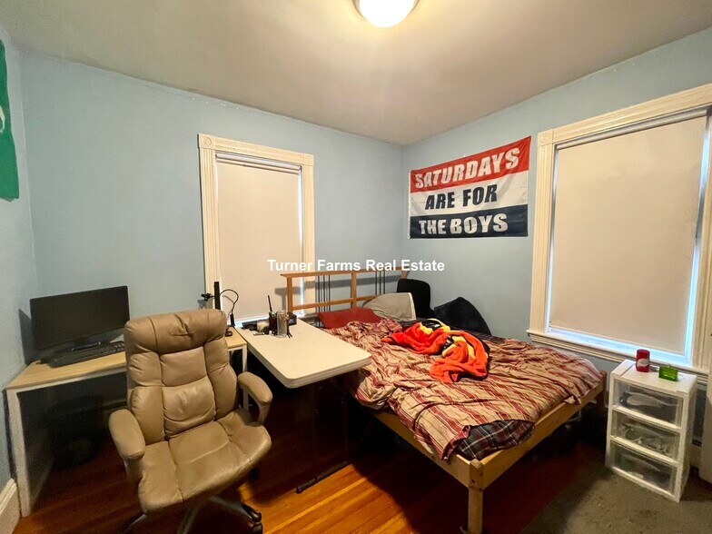 Building Photo - 12 Bucknam St