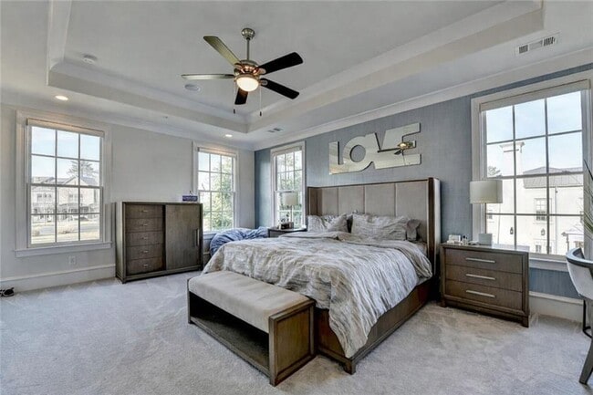 Building Photo - 120 Grand Cres