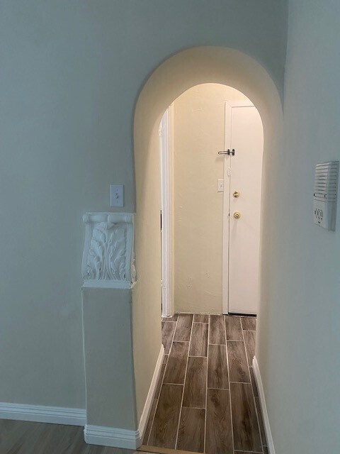 Building Photo - 152 S Sycamore Ave