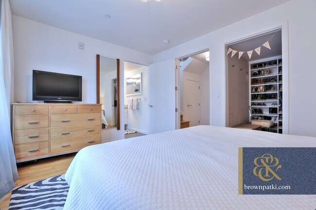 Building Photo - 3190 Scott St