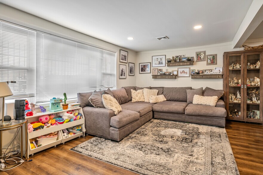 Living Rm Triple window - 281 Bloomfield Ave