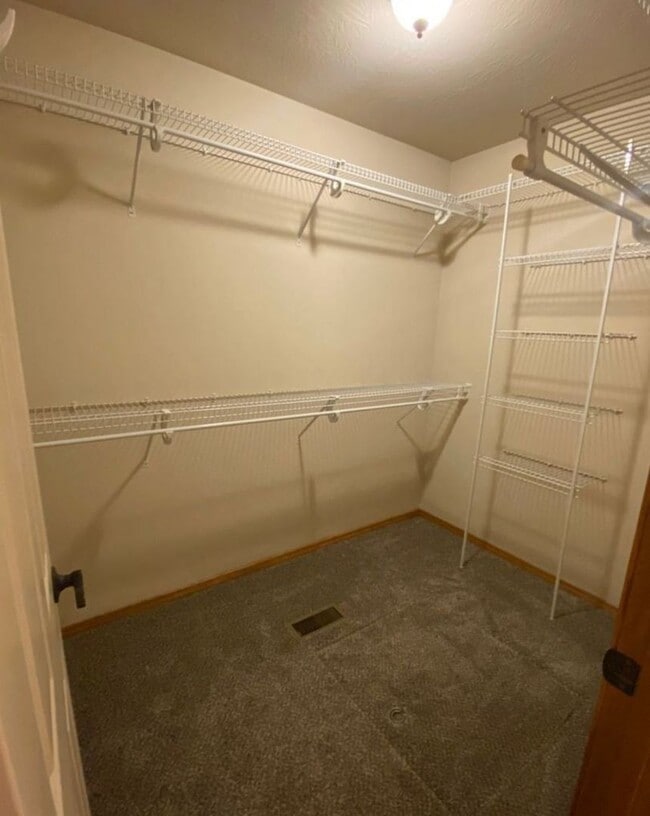 Building Photo - 4 Bed 2 Bath Home in Nixa!!