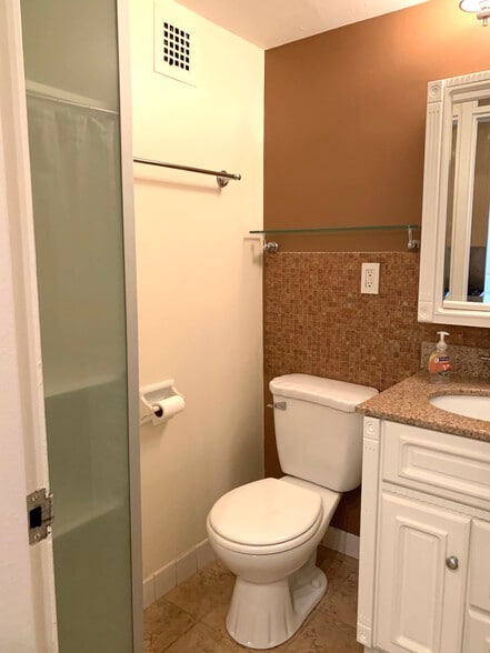 bathroom - 9 Hawthorne Pl