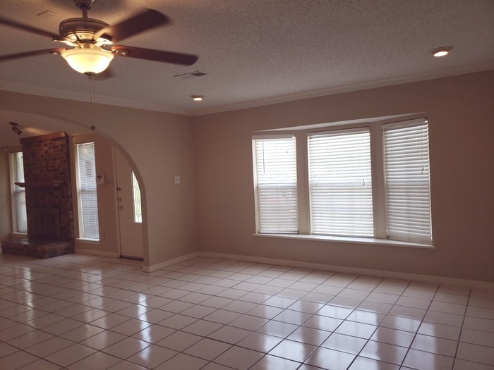 Building Photo - 2217 Rockwood Dr