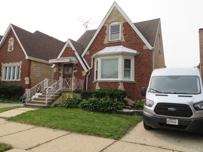 Building Photo - 6957 W Fletcher St