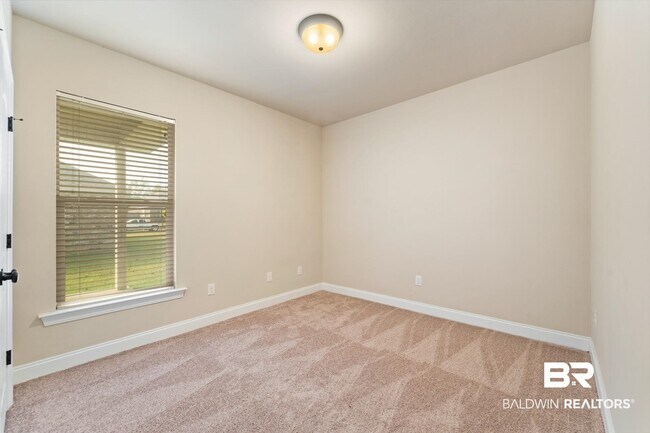 Building Photo - 782 Serpentine Dr