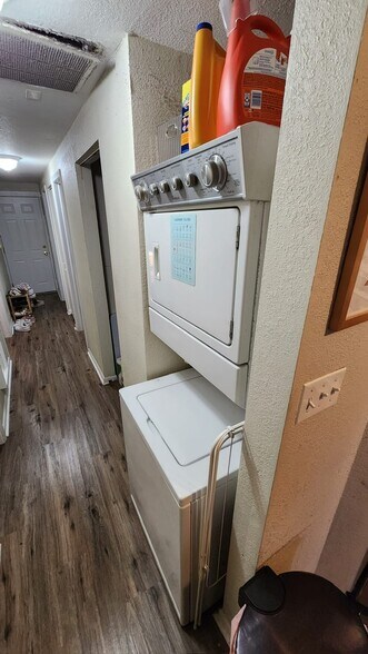 Building Photo - 1436 N Maplewood Ave