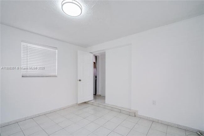 Building Photo - 3437 SW 25th St