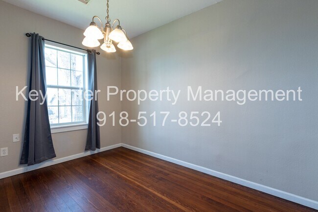 Building Photo - 1607 N Lewis Pl