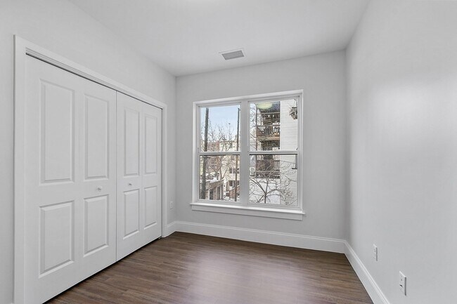 Building Photo - 205 Maverick St