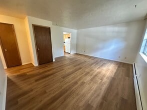 Building Photo - 3BR/2BA with parking, W/D, finished baseme...