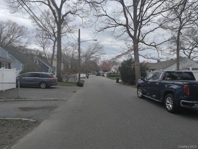 Building Photo - 15 Ketcham Pl