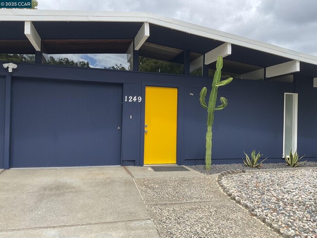 Building Photo - 1249 Lancashire Dr