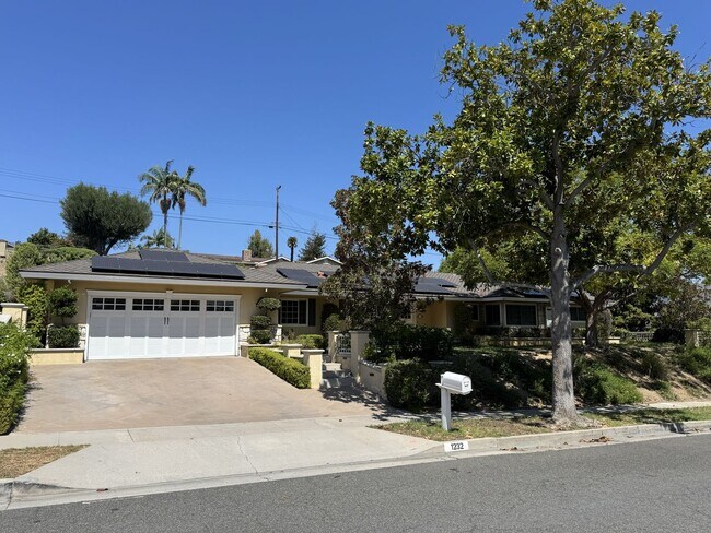 Building Photo - 1232 Longview Dr