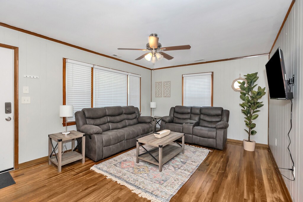 Building Photo - 3912 Hillcrest Ct SW