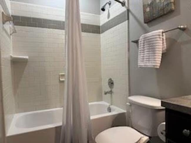 Building Photo - 300 Venue Wy