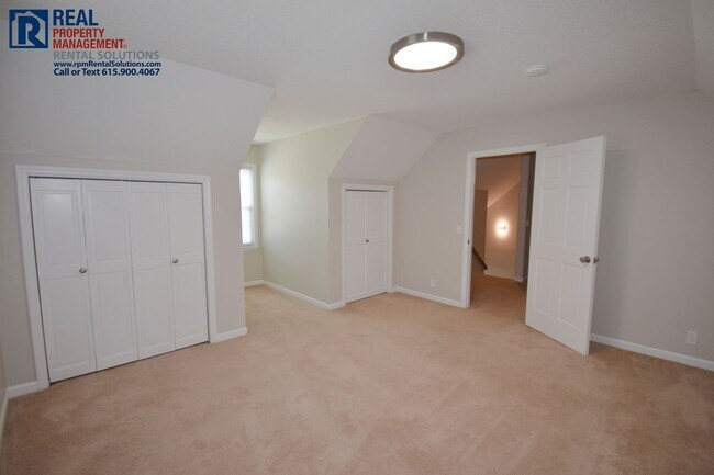 Building Photo - 2107 Londonderry Dr