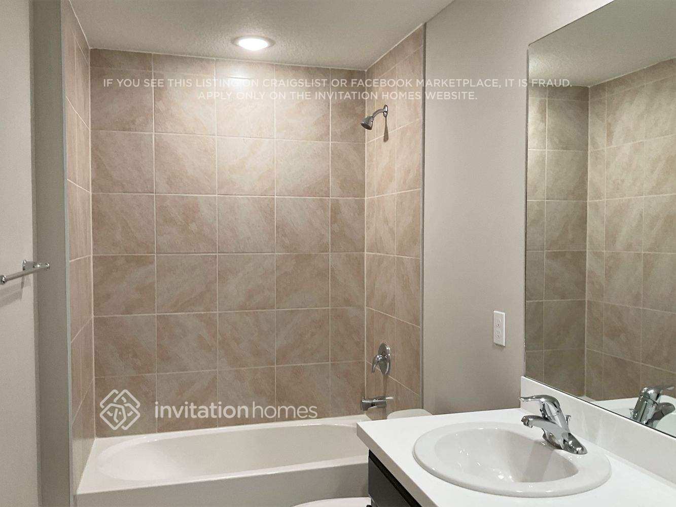 Building Photo - 373 NW Avens St