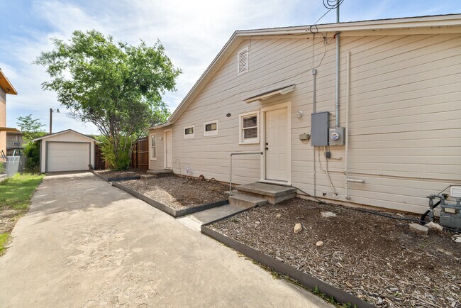 Building Photo - 212 N Magdalen St