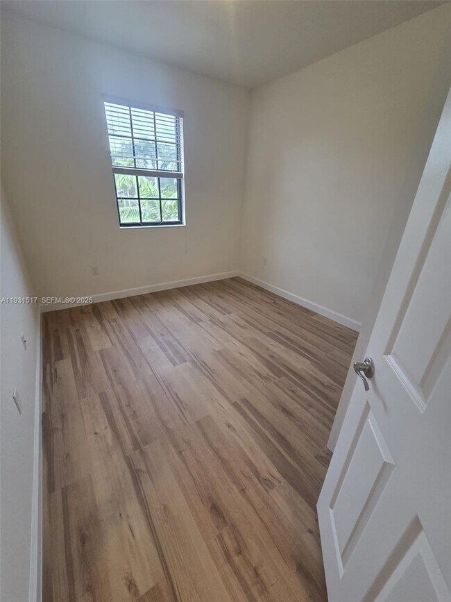 Building Photo - 105 SE 33rd Terrace