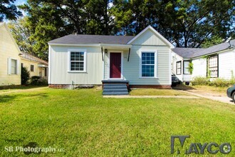 Building Photo - 2 bedroom 2 bath HOUSE in Highland totally...