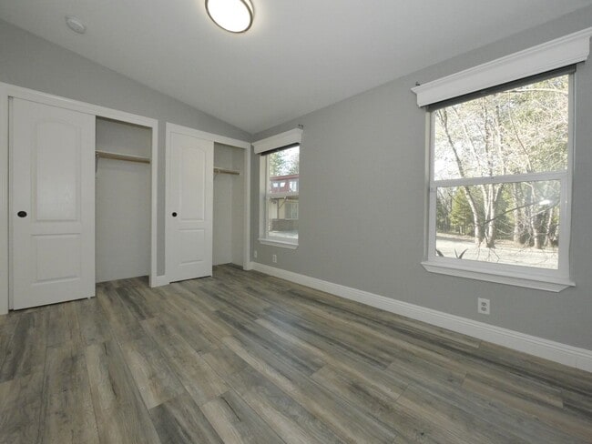 Building Photo - 916 Simpson Rd