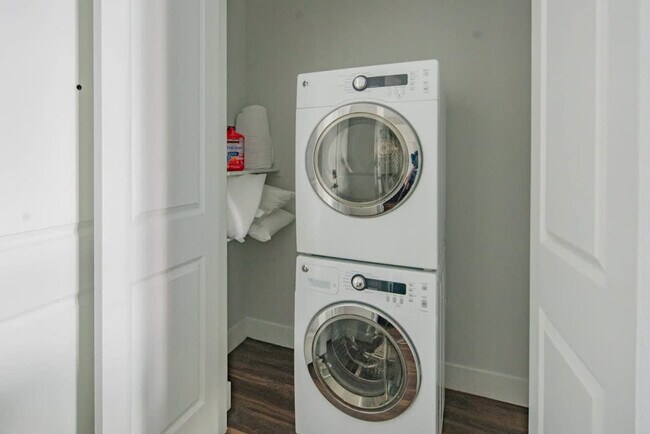 Building Photo - 701 W Rio Salado Pkwy